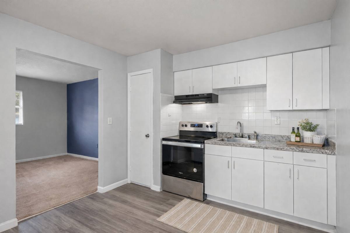 Apartment for rent at 13911 N 19th St, Tampa, FL 33613