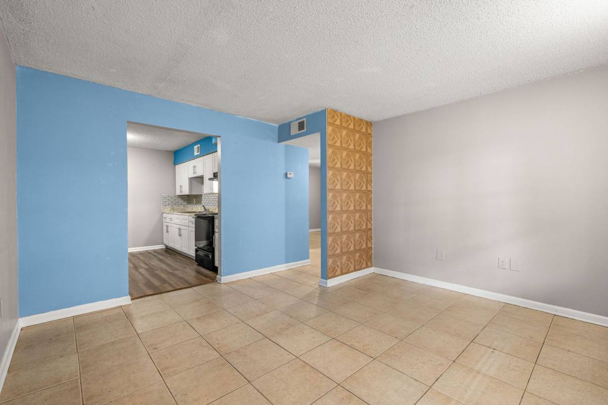 Apartment for rent at 13911 N 19th St, Tampa, FL 33613