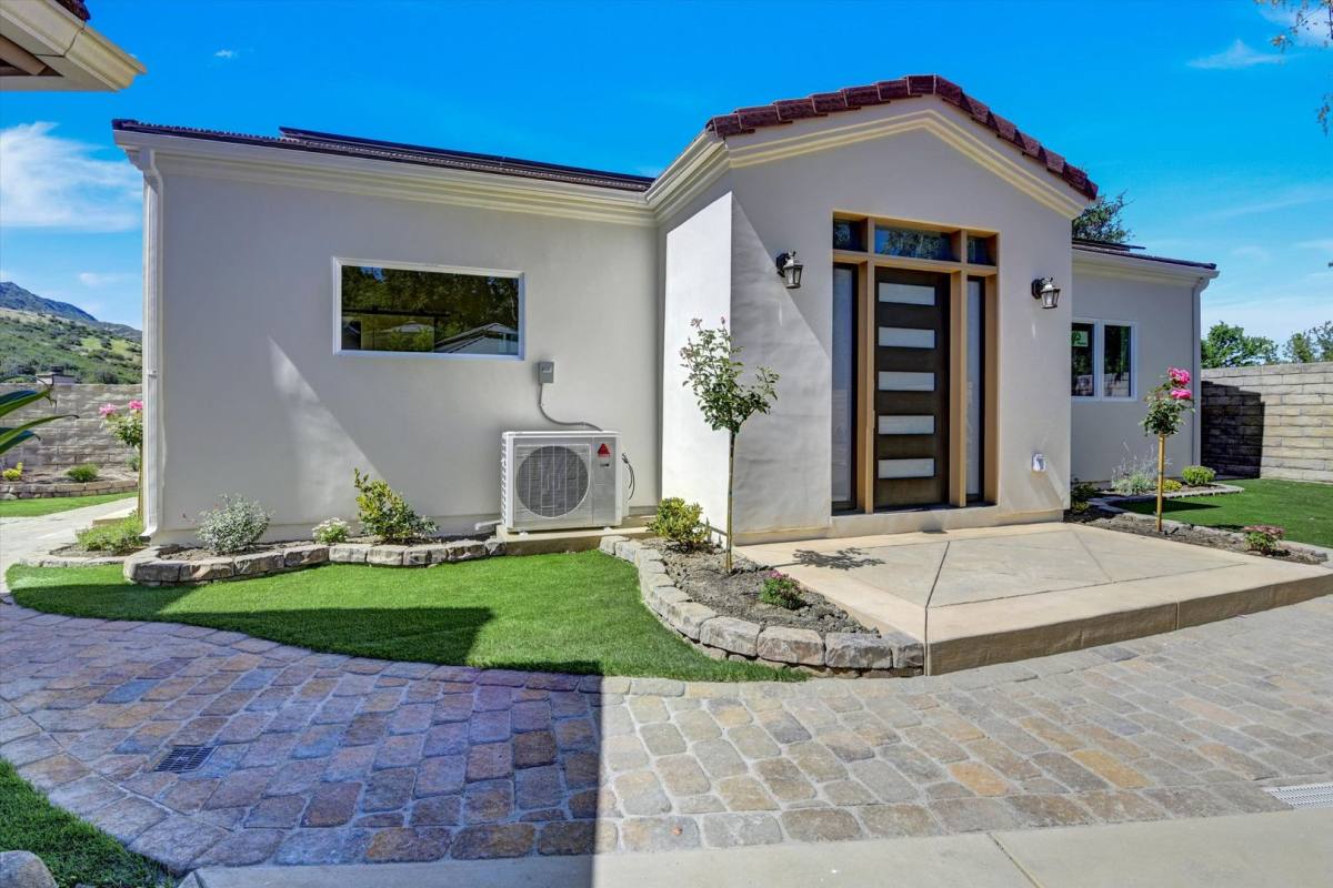 House for rent at 4956A Vejar Dr, Agoura Hills, CA 91301