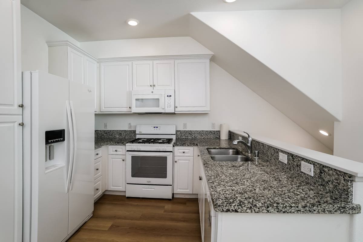 Townhouse for rent at 7235 N Cedar Rd, Van Nuys, CA 91405