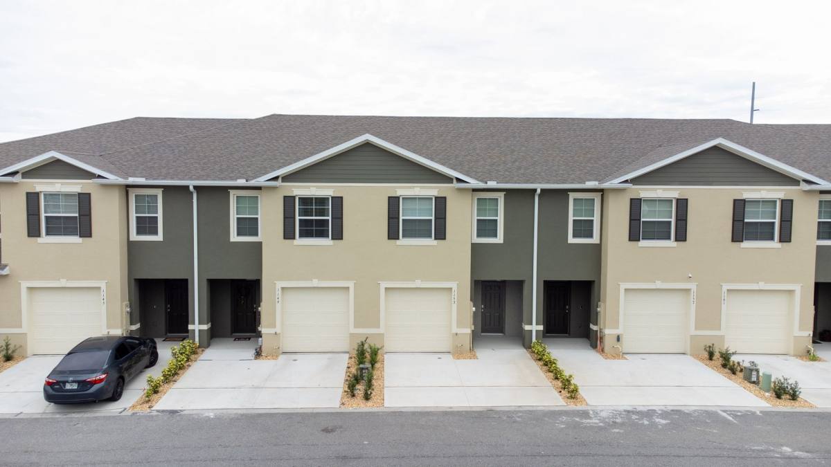 Townhouse for rent at 1153 Blue Jay Dr, Davenport, FL 33837