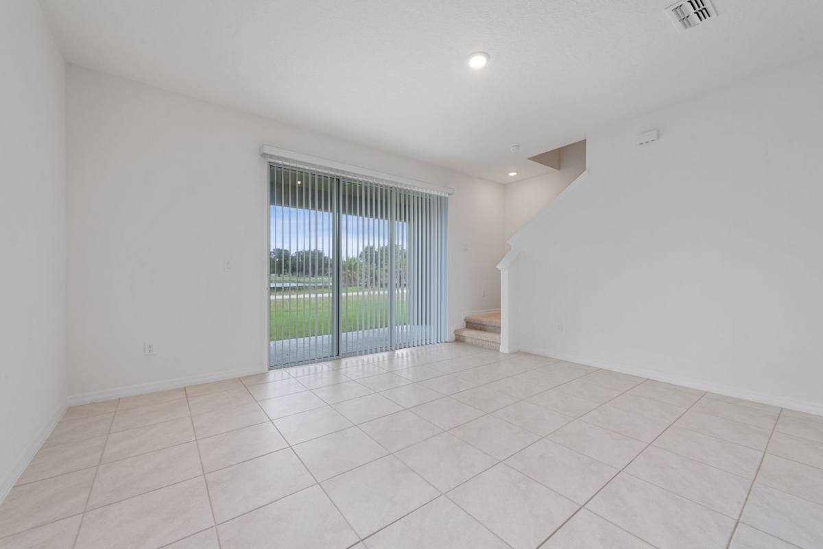 Townhouse for rent at 1153 Blue Jay Dr, Davenport, FL 33837