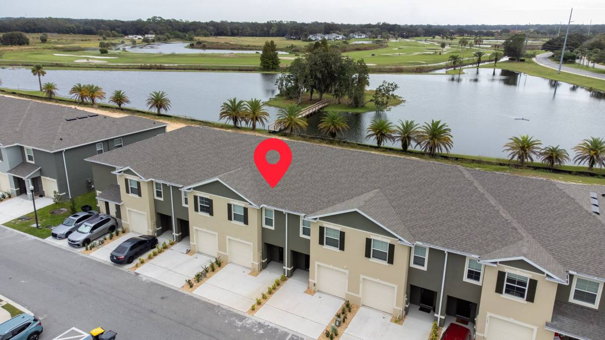 Townhouse for rent at 1153 Blue Jay Dr, Davenport, FL 33837