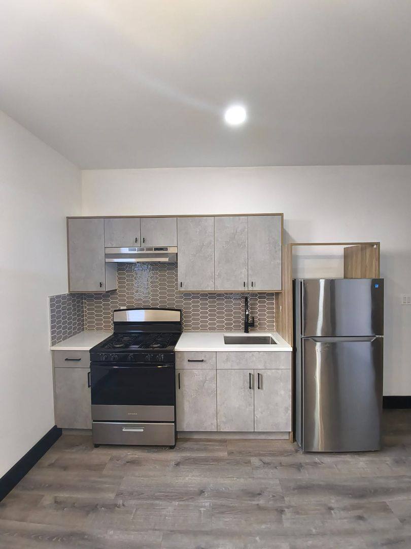 Apartment for rent at 11 Thomas St, Newark, NJ 07114