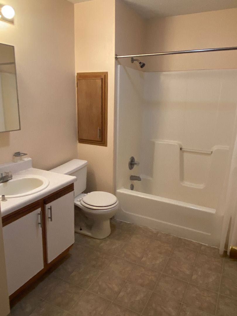 Apartment for rent at 208-220 Glenda Dr, Marshalltown, IA 50158