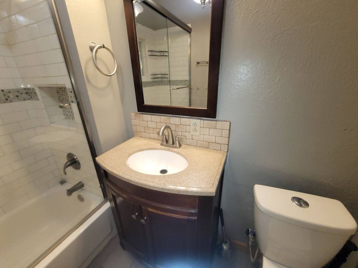 House for rent at 1001 Lozier Lane, Medford, OR 97501
