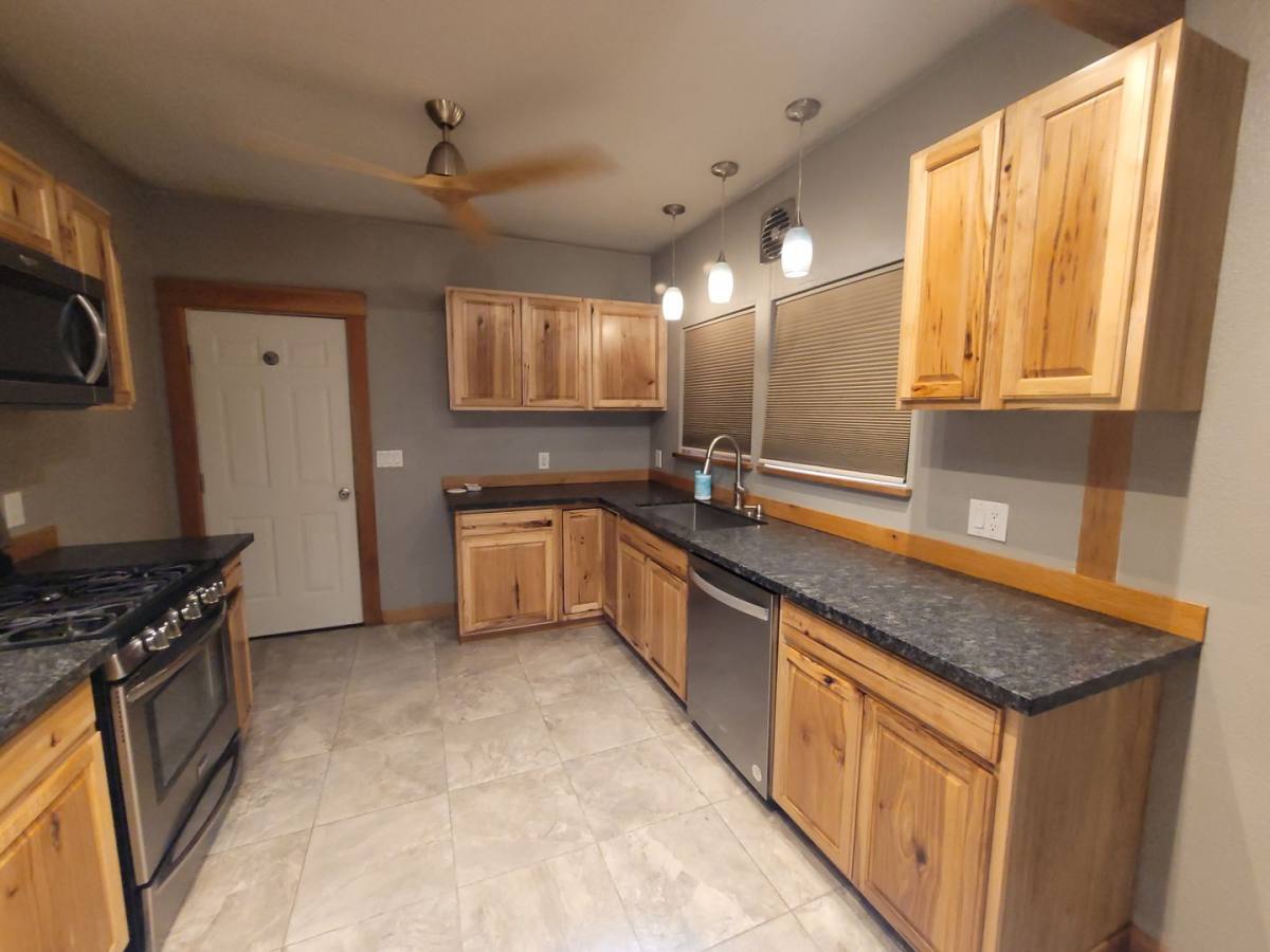 House for rent at 1001 Lozier Lane, Medford, OR 97501