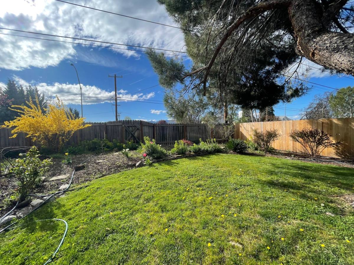 House for rent at 1001 Lozier Lane, Medford, OR 97501