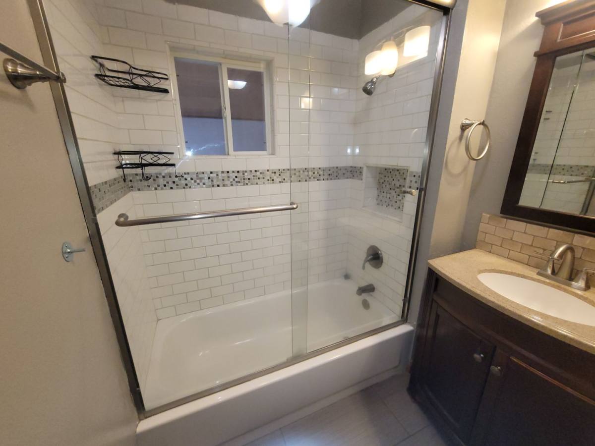 House for rent at 1001 Lozier Lane, Medford, OR 97501