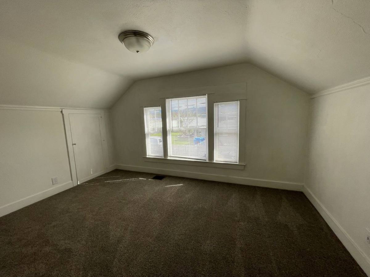 House for rent at 1001 Lozier Lane, Medford, OR 97501