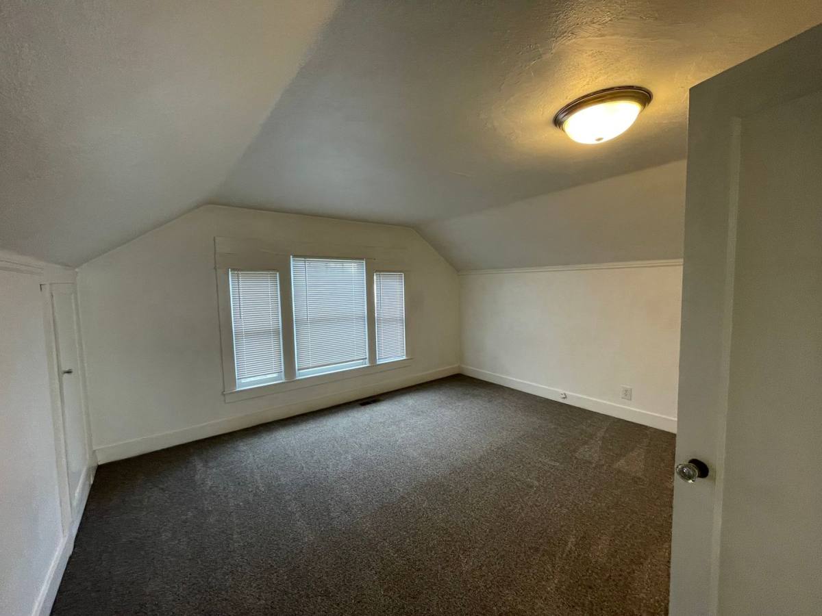 House for rent at 1001 Lozier Lane, Medford, OR 97501