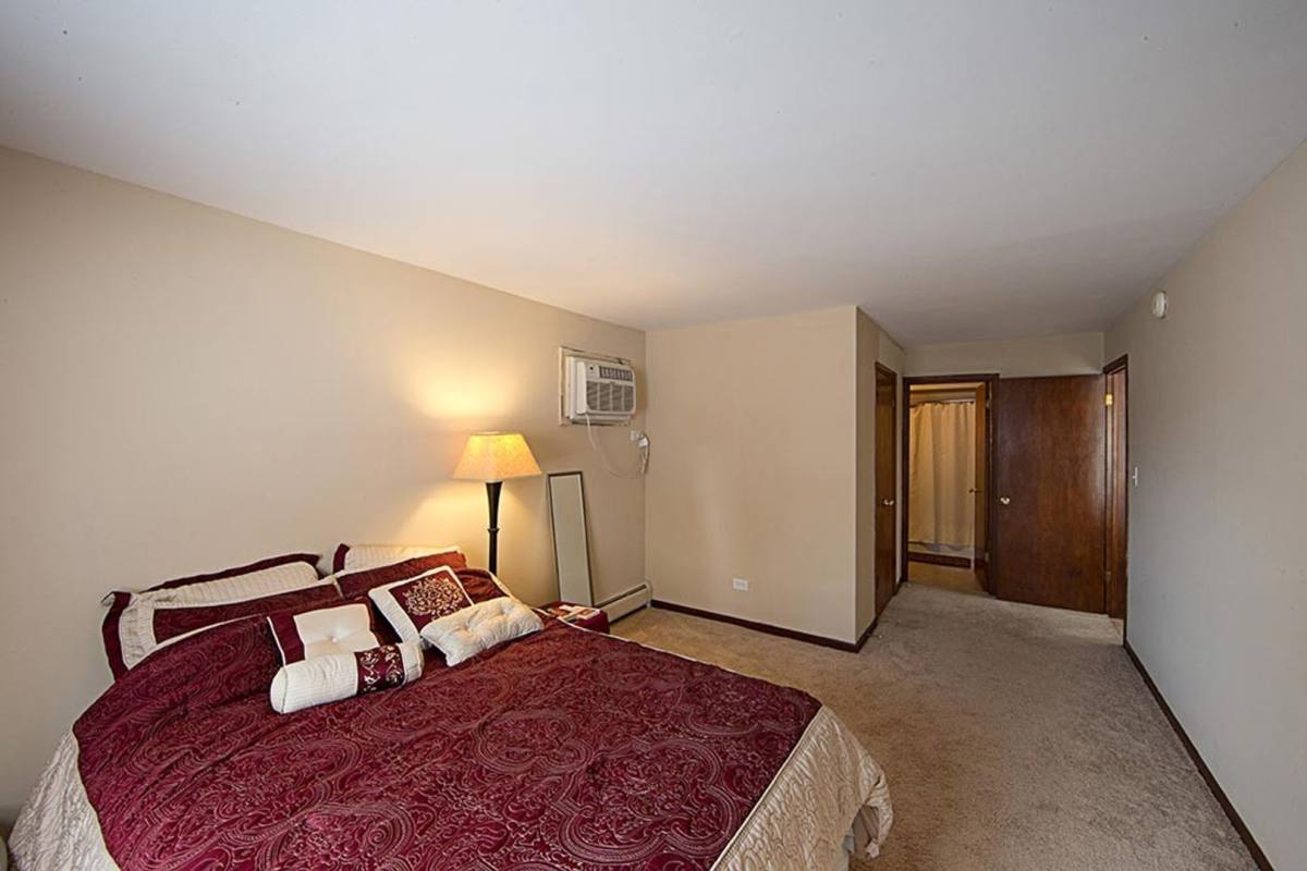 Apartment for rent at 220 E N Ave, Addison, IL 60101