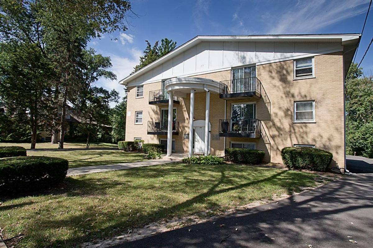 Apartment for rent at 220 E N Ave, Addison, IL 60101