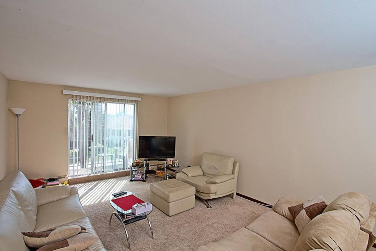 Apartment for rent at 220 E N Ave, Addison, IL 60101
