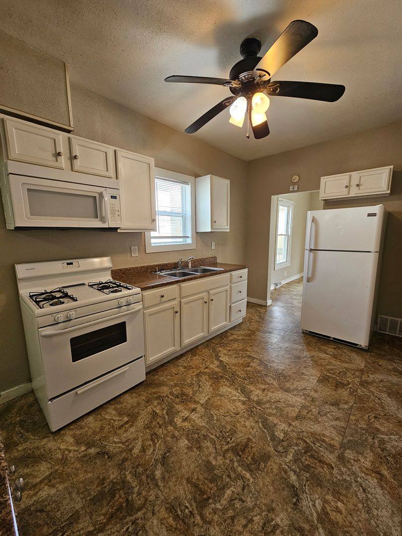 Apartment for rent at 208-210 13th Ave, Moline, IL 61265