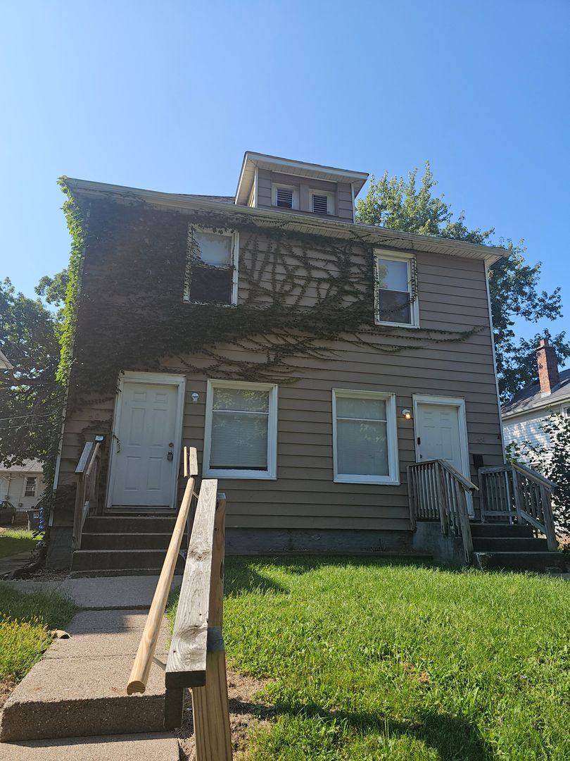 Apartment for rent at 208-210 13th Ave, Moline, IL 61265