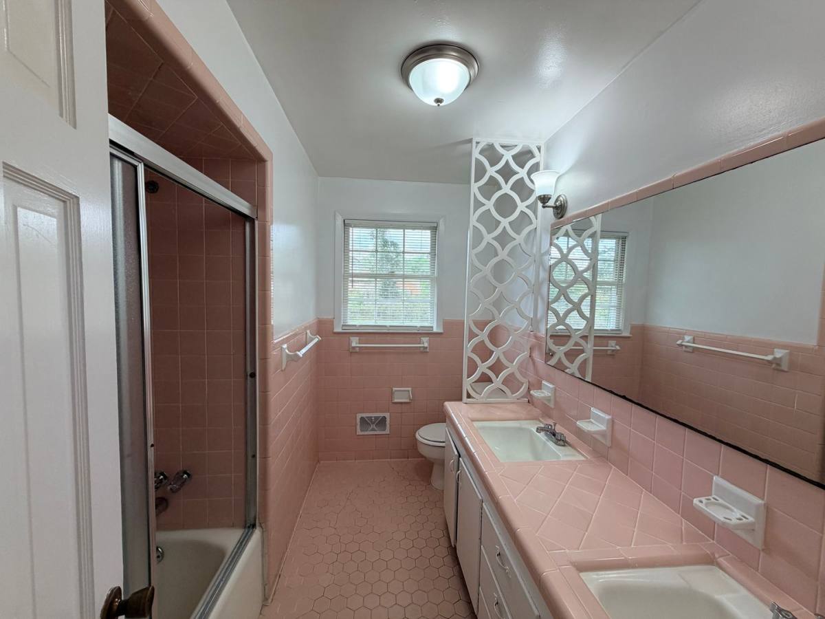 House for rent at 1002 W Alden Ave, Valdosta, GA 31602