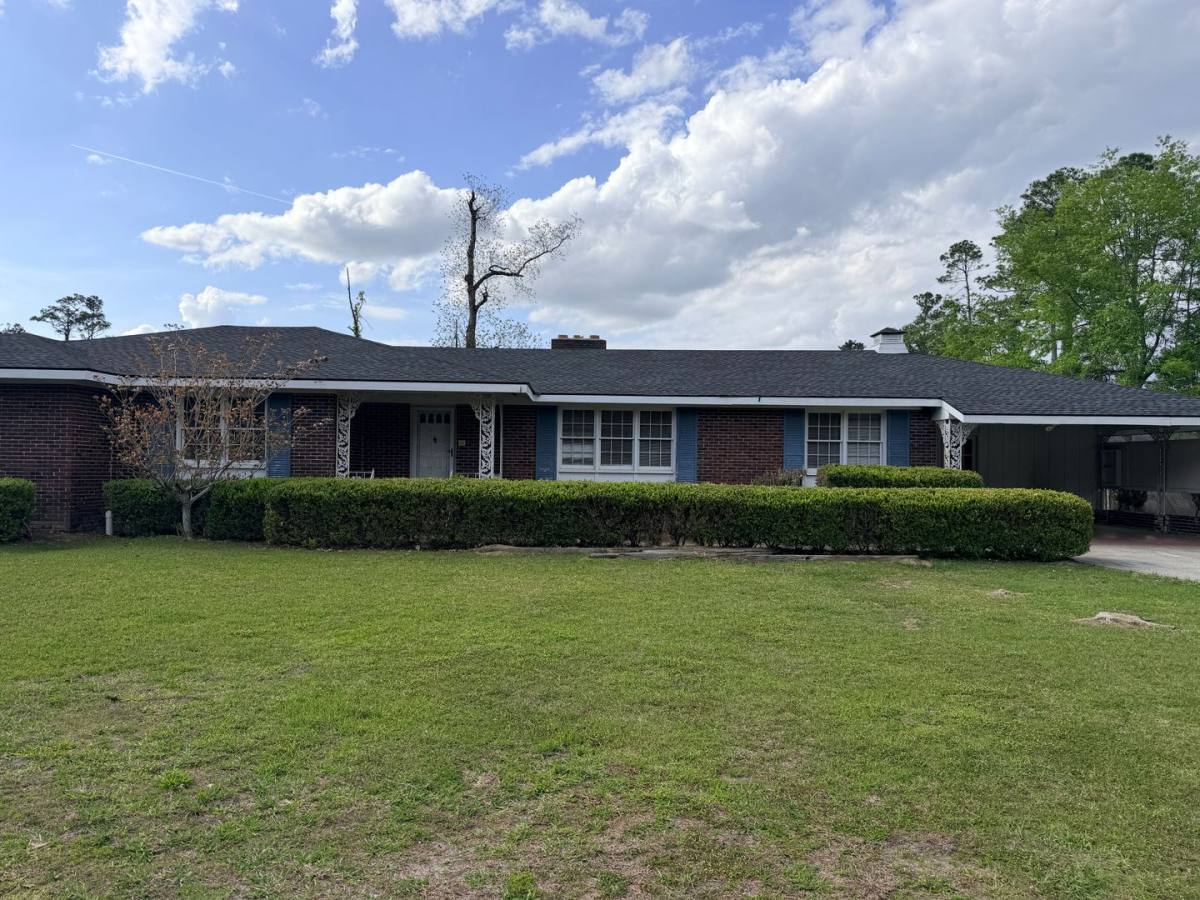 House for rent at 1002 W Alden Ave, Valdosta, GA 31602