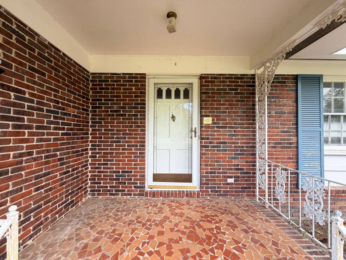 House for rent at 1002 W Alden Ave, Valdosta, GA 31602