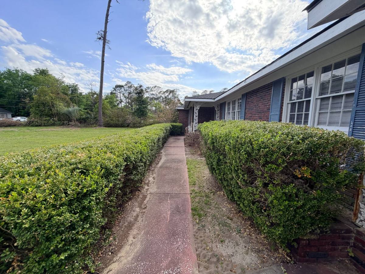 House for rent at 1002 W Alden Ave, Valdosta, GA 31602