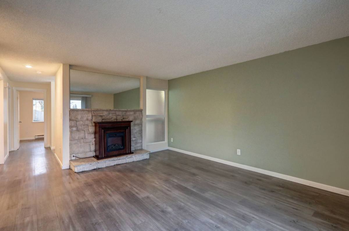 Apartment for rent at 106 Kensington Ave S, Kent, WA 98030