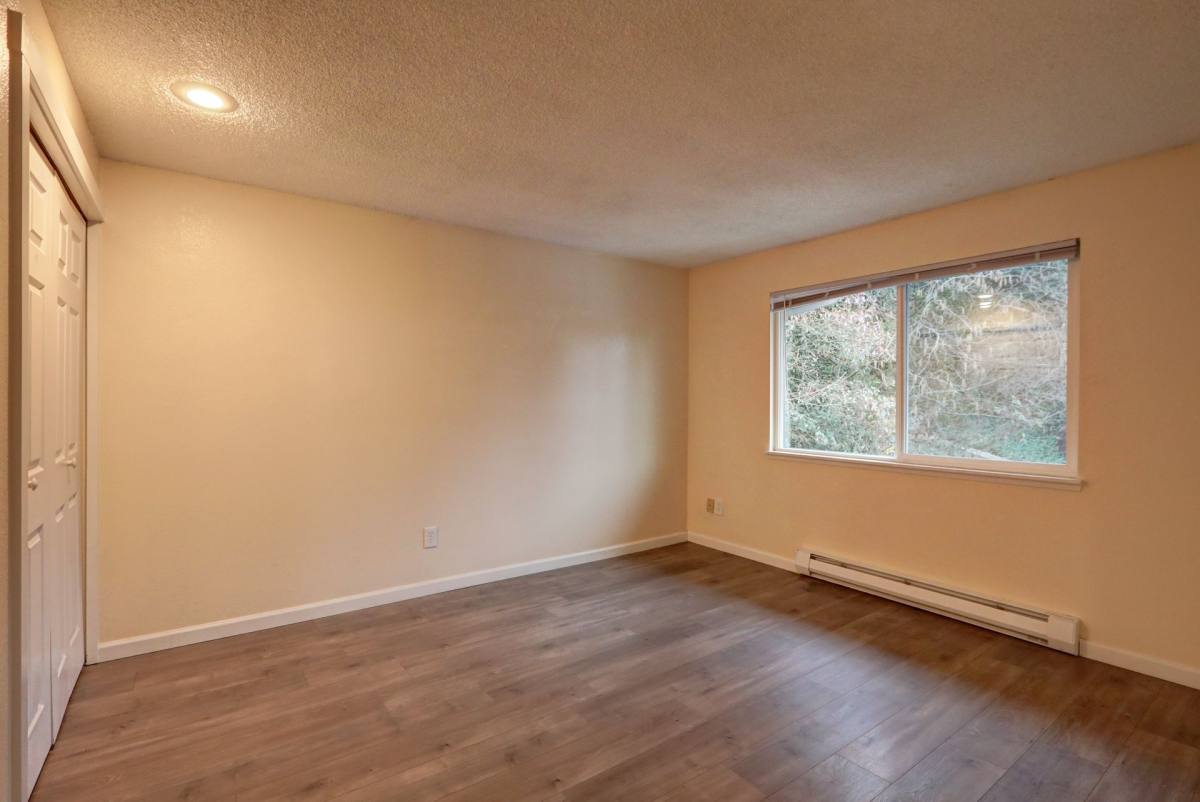 Apartment for rent at 106 Kensington Ave S, Kent, WA 98030