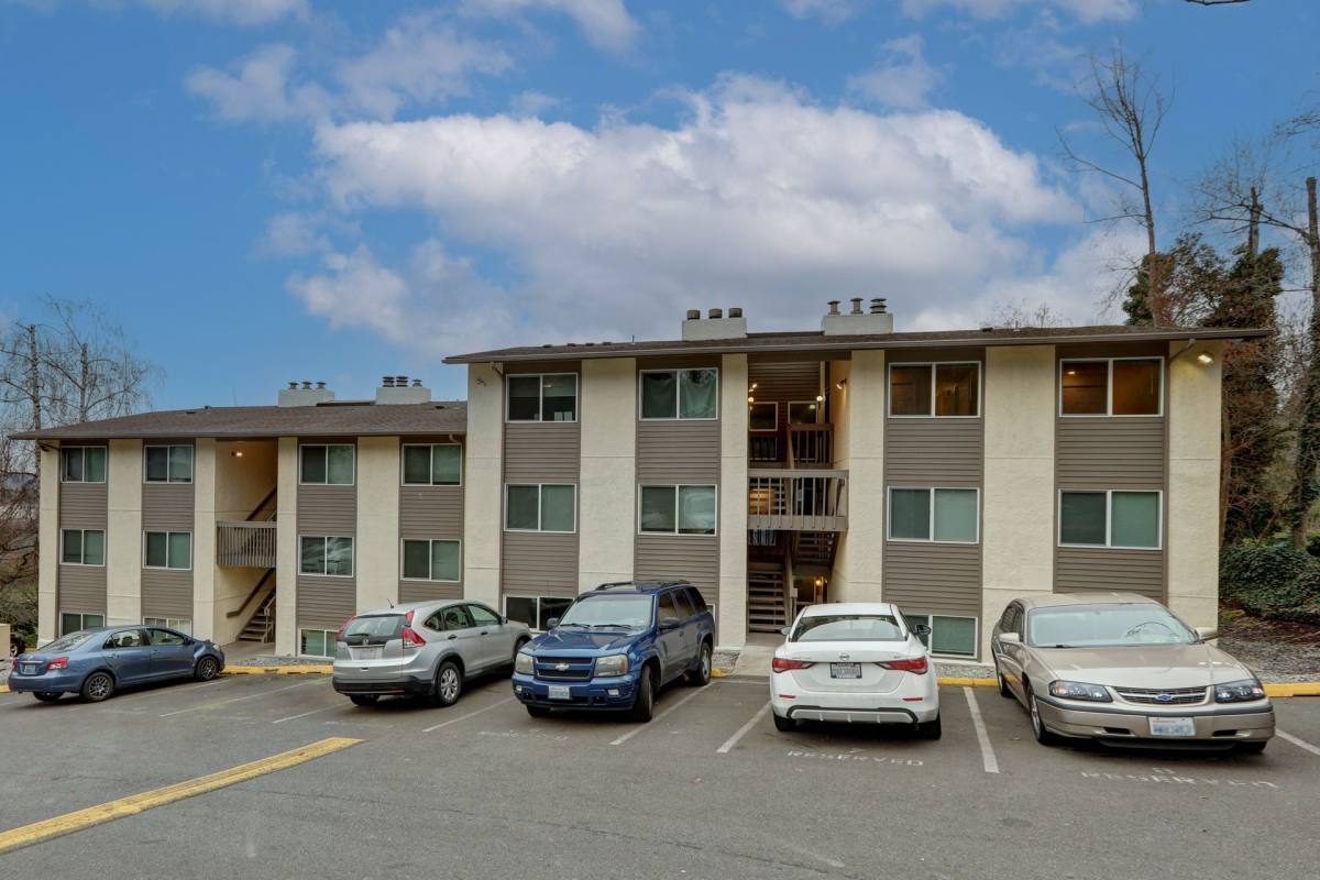 Apartment for rent at 106 Kensington Ave S, Kent, WA 98030