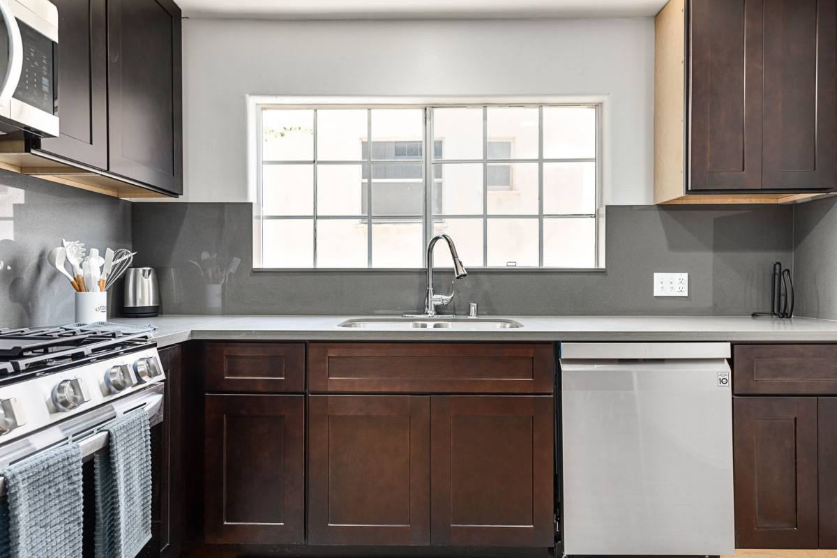 Apartment for rent at 10777 Ashton, Los Angeles, CA 90024
