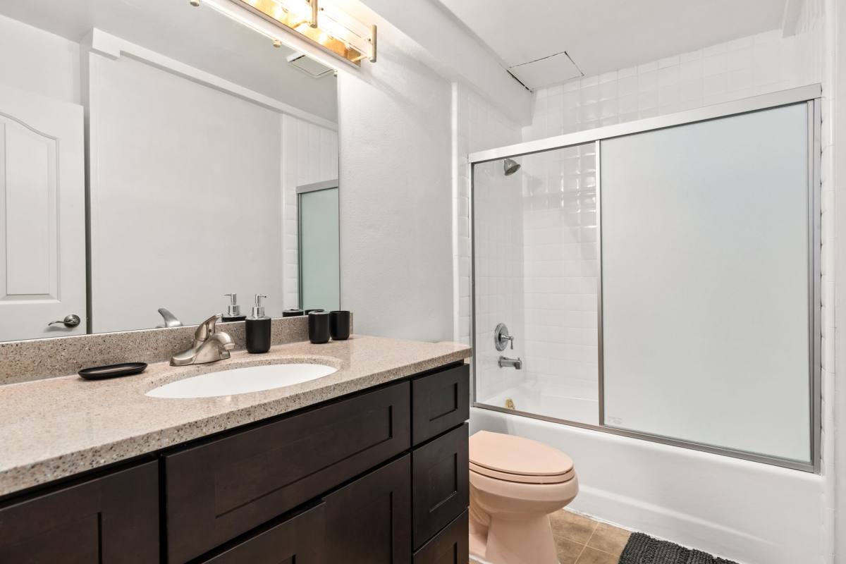 Apartment for rent at 10777 Ashton, Los Angeles, CA 90024