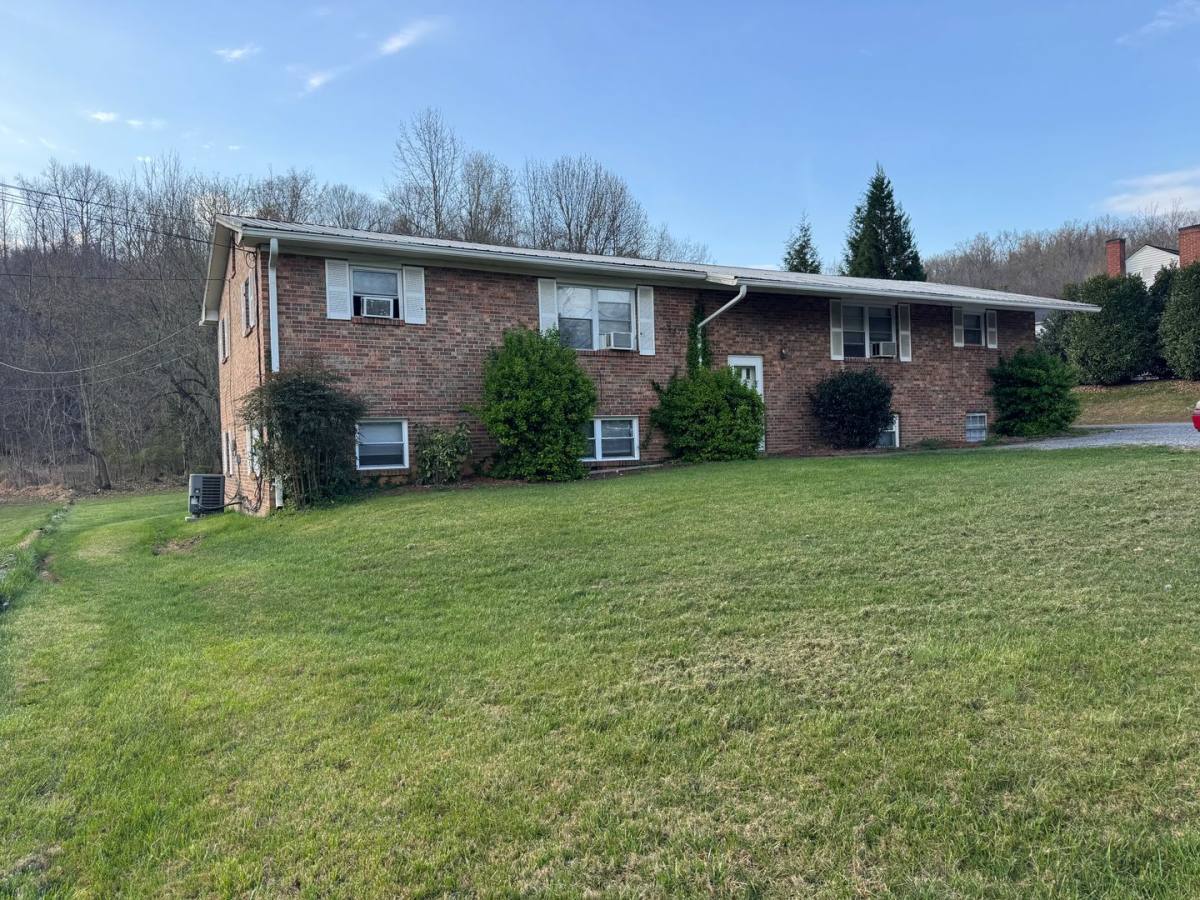 Apartment for rent at 2903 S Greenwood Dr, Johnson City, TN 37604