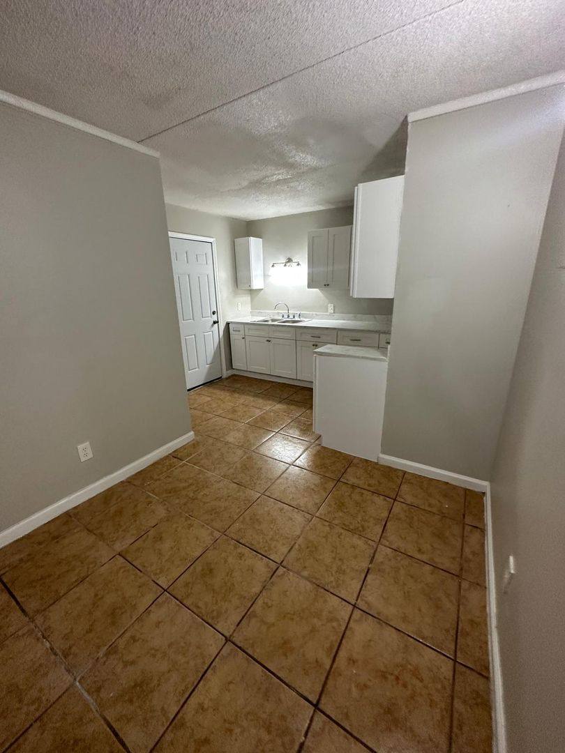 Apartment for rent at 2851 Sophia St, Jacksonville, FL 32254