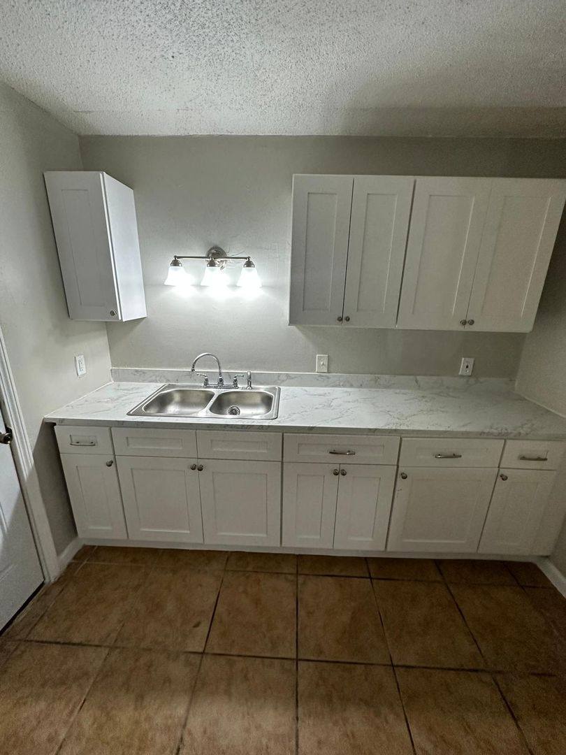 Apartment for rent at 2851 Sophia St, Jacksonville, FL 32254
