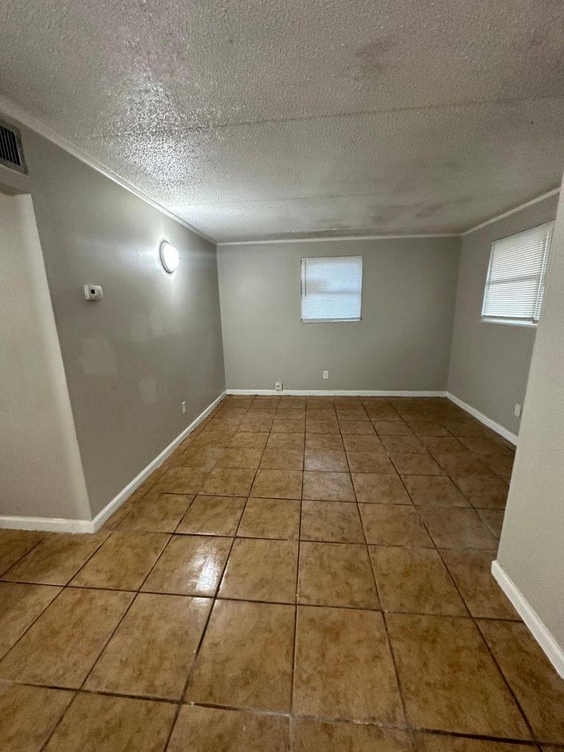 Apartment for rent at 2851 Sophia St, Jacksonville, FL 32254
