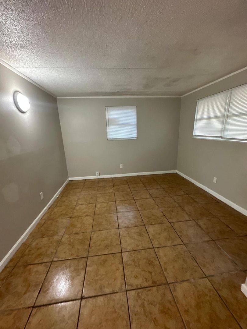 Apartment for rent at 2851 Sophia St, Jacksonville, FL 32254
