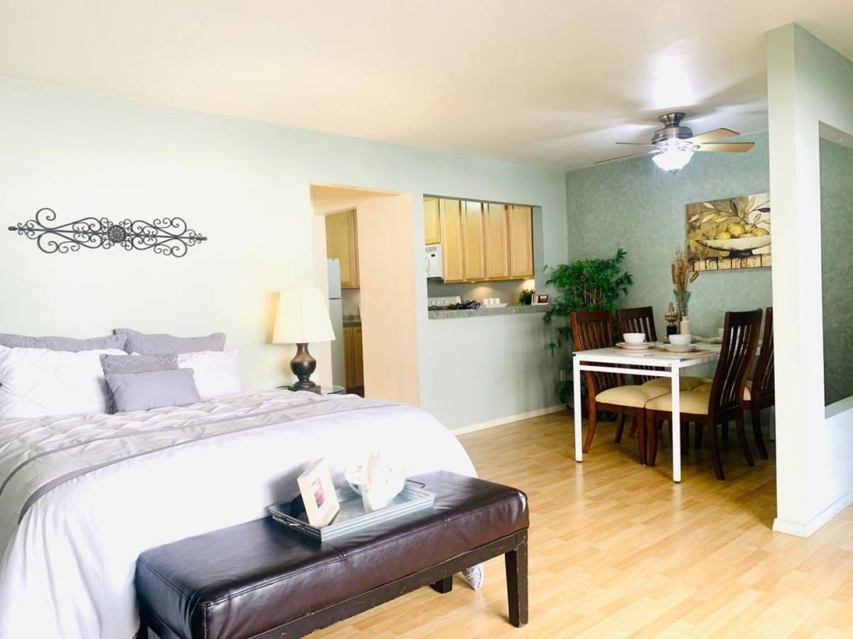 Condo for rent at 3266 Ashford St E, San Diego, CA 92111
