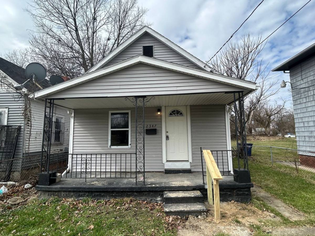 House for rent at 2347 Rosedale Ave, Toledo, OH 43606