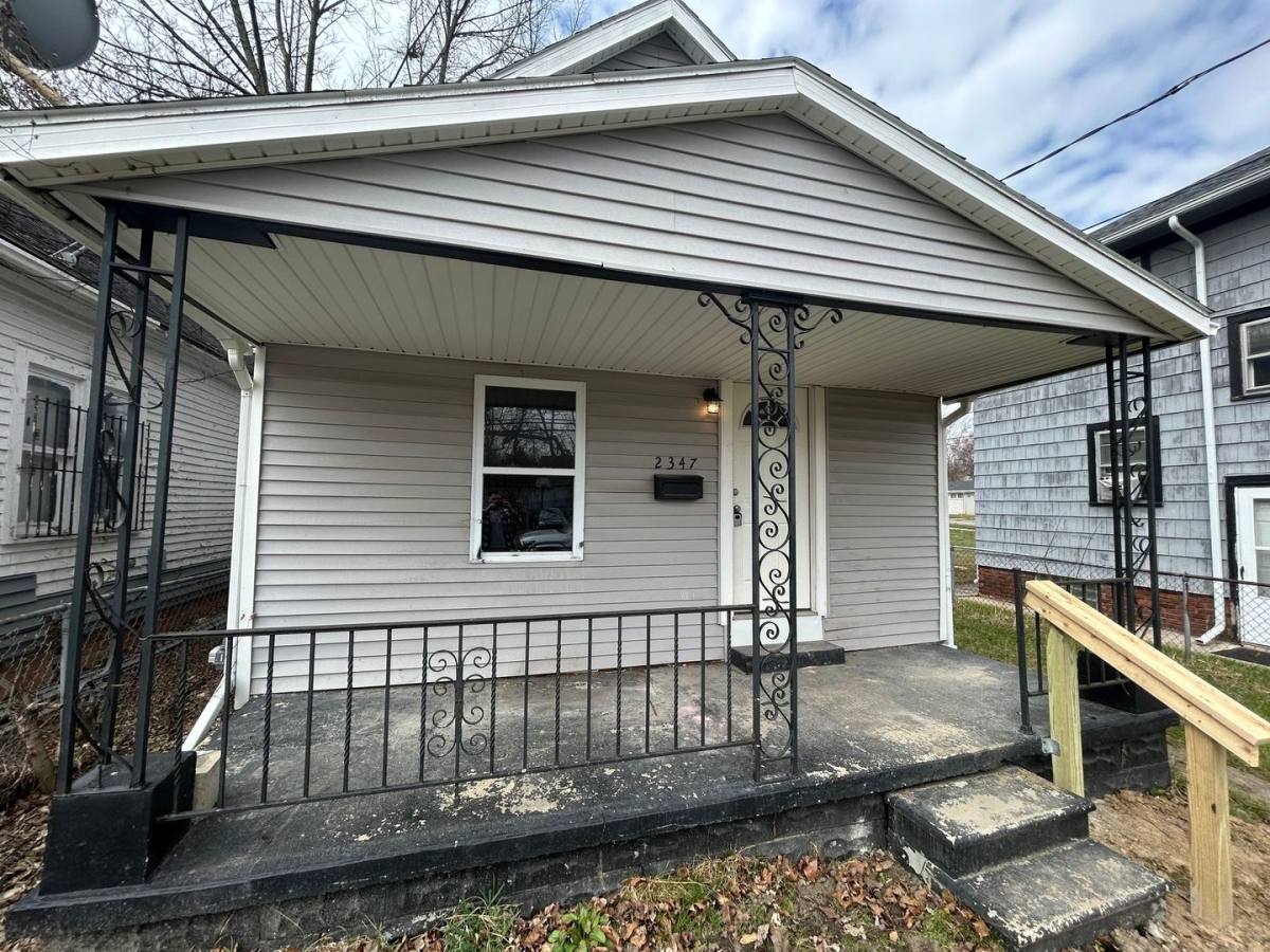 House for rent at 2347 Rosedale Ave, Toledo, OH 43606