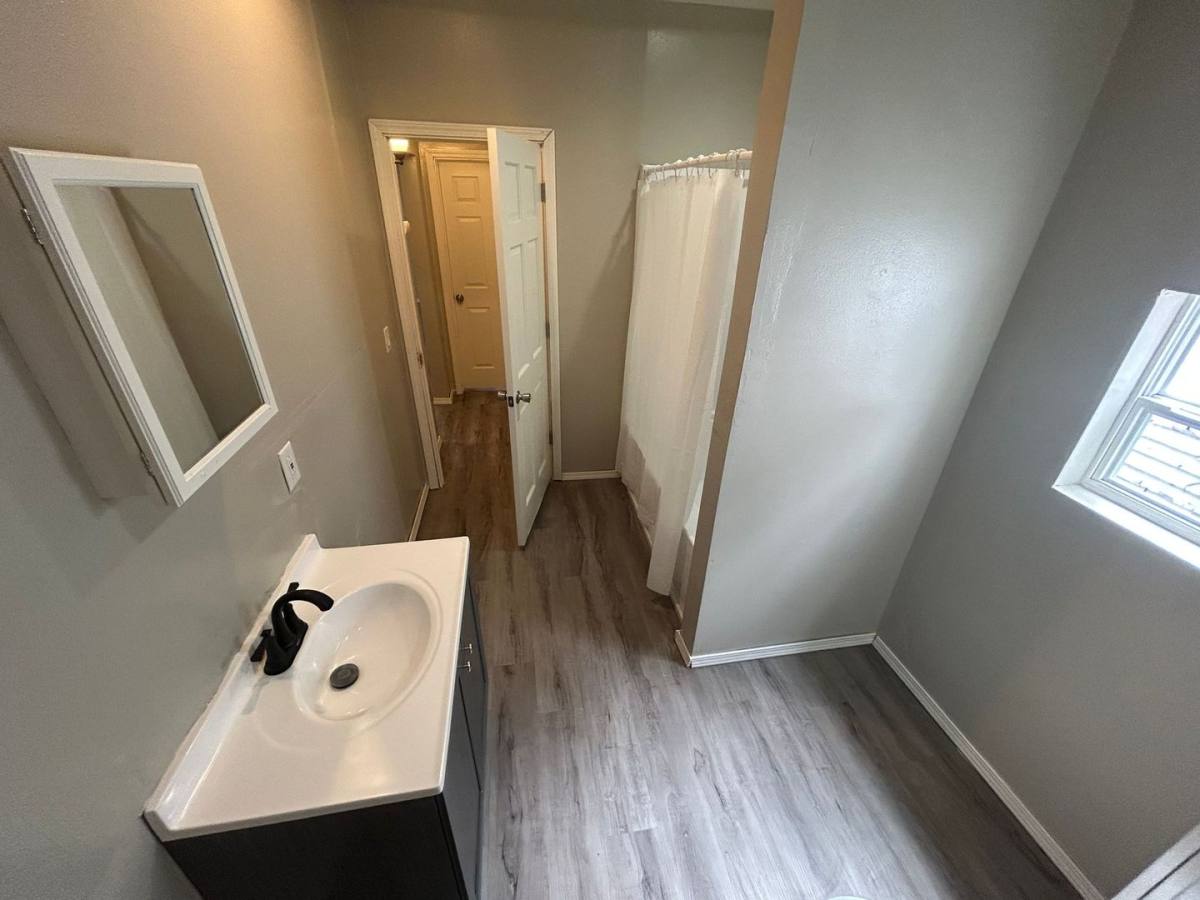 House for rent at 2347 Rosedale Ave, Toledo, OH 43606