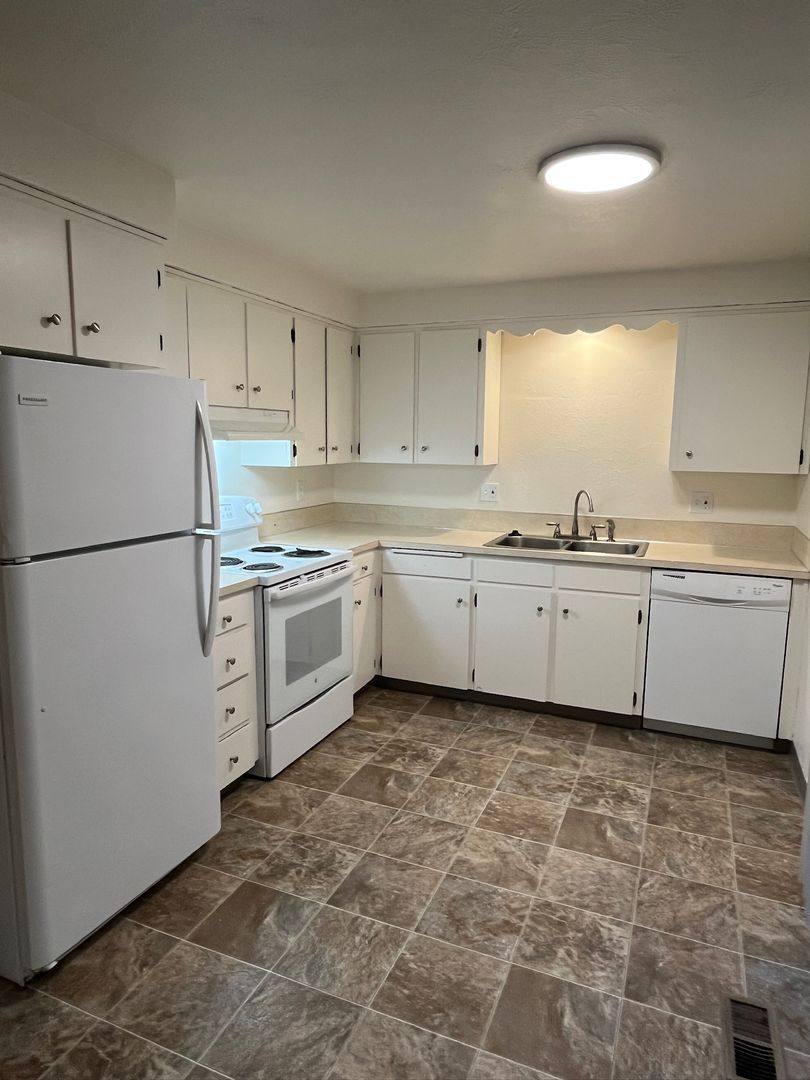 Apartment for rent at 1341 W Hayes St, Woodburn, OR 97071