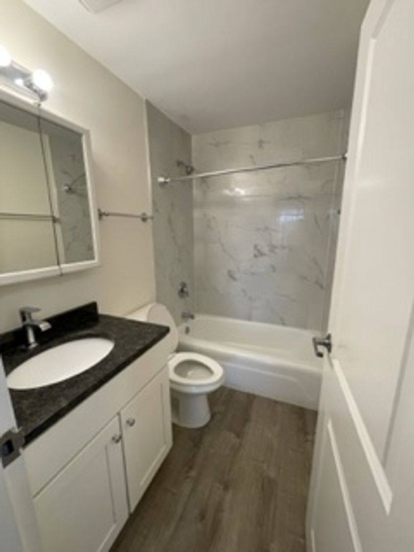 Apartment for rent at 6633 N Sheridan Rd, Chicago, IL 60626