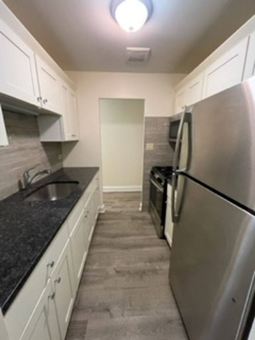 Apartment for rent at 6633 N Sheridan Rd, Chicago, IL 60626