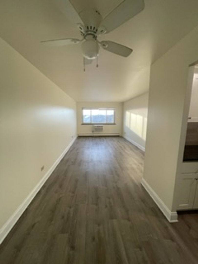 Apartment for rent at 6633 N Sheridan Rd, Chicago, IL 60626