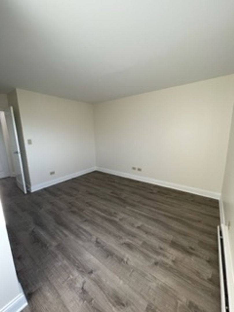 Apartment for rent at 6633 N Sheridan Rd, Chicago, IL 60626