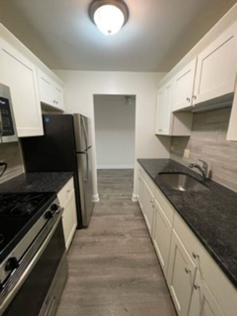 Apartment for rent at 6633 N Sheridan Rd, Chicago, IL 60626