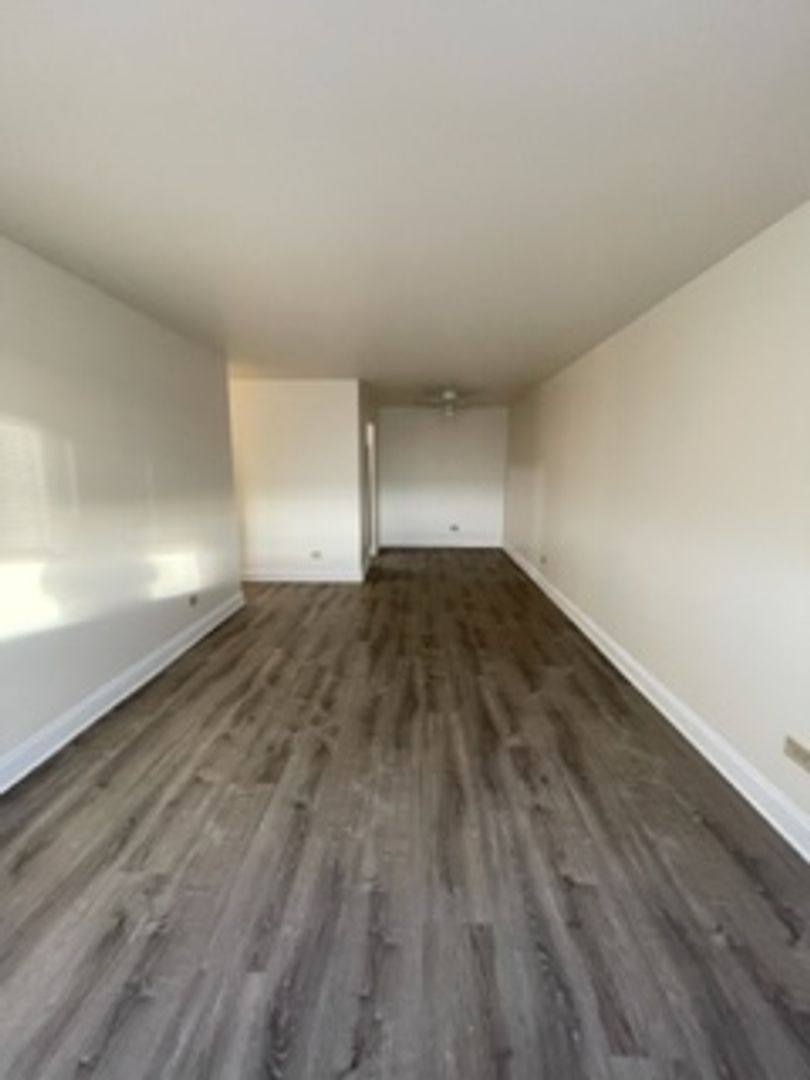Apartment for rent at 6633 N Sheridan Rd, Chicago, IL 60626