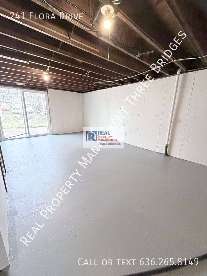 House for rent at 241 Flora Dr, Saint Louis, MO 63135