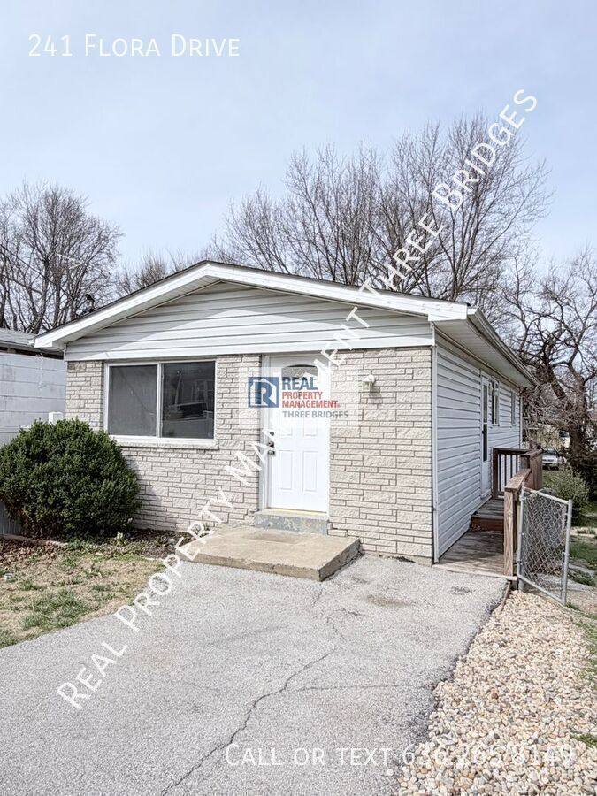 House for rent at 241 Flora Dr, Saint Louis, MO 63135