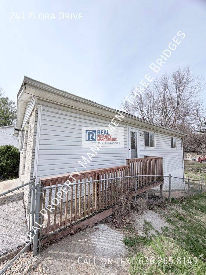 House for rent at 241 Flora Dr, Saint Louis, MO 63135