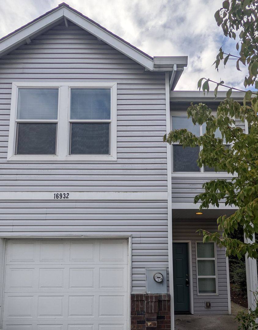 Townhouse for rent at 16906 NE Halsey St, Portland, OR 97230