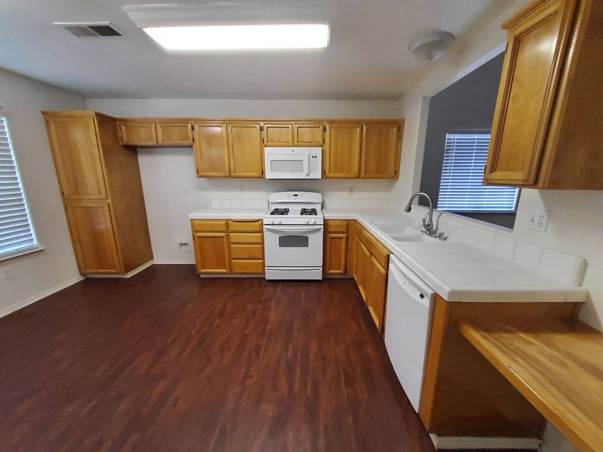 House for rent at 5615 Sugar Pine Dr, Bakersfield, CA 93313